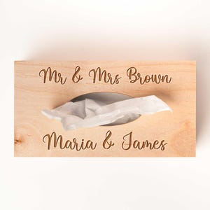 Personalisierte Taschentücherbox aus Holz - Serviettenhalter mit Gravur für Zuhause & als Geschenk