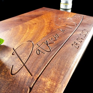 Personalized Mahogany Cutting Board,Engraved Couple Names, Custom Handmade Wooden Charcuterie, Cheese Board Anniversary Wedding Gift for Mom zdjęcie 9