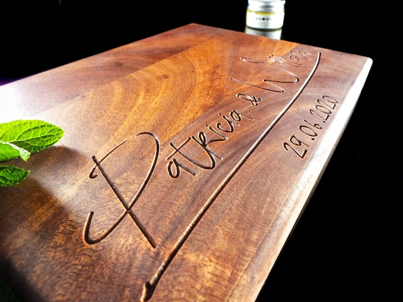 Personalized Mahogany Cutting Board,Engraved Couple Names, Custom Handmade Wooden Charcuterie, Cheese Board Anniversary Wedding Gift for Mom zdjęcie 9