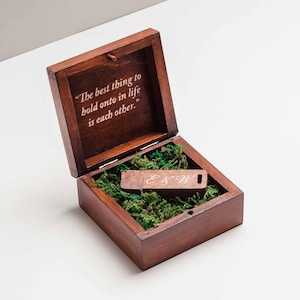 Personalized wooden USB box, 16GB/32GB 3.0 Flash Drive, Engraved Wedding Photo Flash Drive Box with Moss
