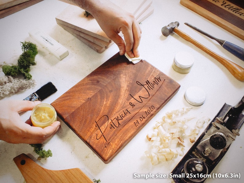 Personalized Mahogany Cutting Board,Engraved Couple Names, Custom Handmade Wooden Charcuterie, Cheese Board Anniversary Wedding Gift for Mom zdjęcie 3