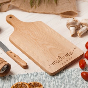 Custom Cutting Board with Handle, Personalized Small Cheese Board, Engraved Chopping Board, Handmade Wooden Charcuterie, Wedding Family Gift zdjęcie 3