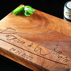 Personalized Mahogany Cutting Board,Engraved Couple Names, Custom Handmade Wooden Charcuterie, Cheese Board Anniversary Wedding Gift for Mom zdjęcie 2