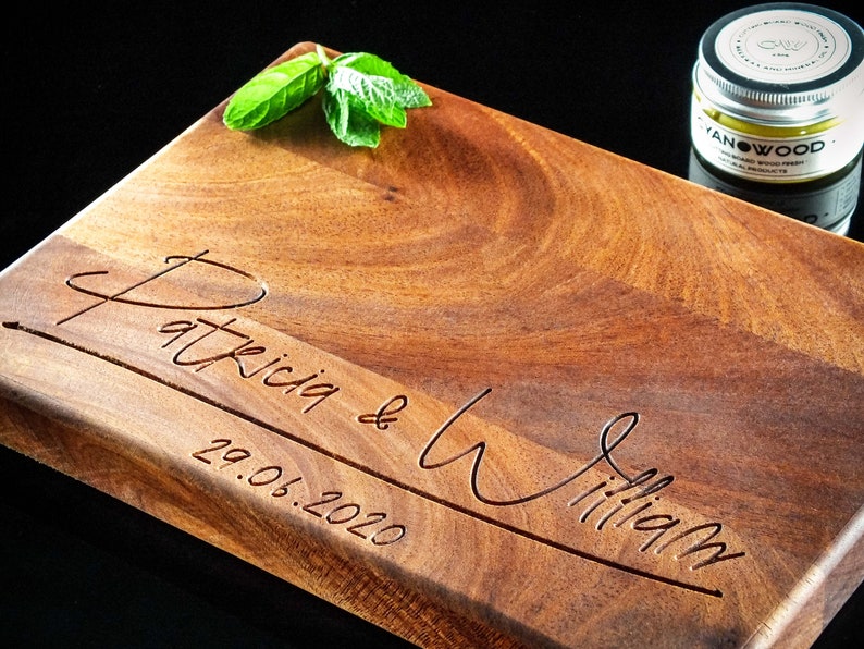 Personalized Mahogany Cutting Board,Engraved Couple Names, Custom Handmade Wooden Charcuterie, Cheese Board Anniversary Wedding Gift for Mom zdjęcie 2