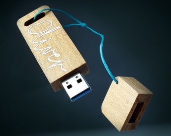 Handgefertigter personalisierter gravierter USB-Stick aus Holz - 64 GB / 128 GB - Custom USB