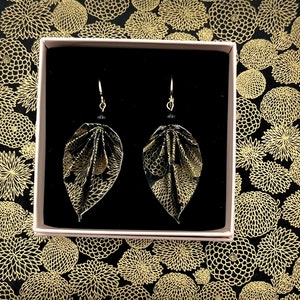 Origamischmuck Ohrringe Blätter Kiku Schwarz Gold mit Swarovski Perlen ,Geschenk für Sie ,wasserabweisend Japanisches  Yuzen Washi  Papier