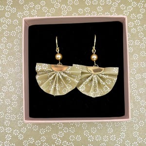 Origamischmuck Fächer Kobana Gold mit Preciosa Perlen /Kyoto Manufaktur Yuzen Washi papier/Kawaii Papierschmuck /Japanliebe/ Kimonozubehör