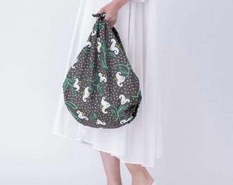 Furoshiki L 90 Yumeji Takehisa | Lily Grey / Japanese Camellia / Kimono Accessories / Japanese Design / Kimono Accessories / Sustainable Packaging