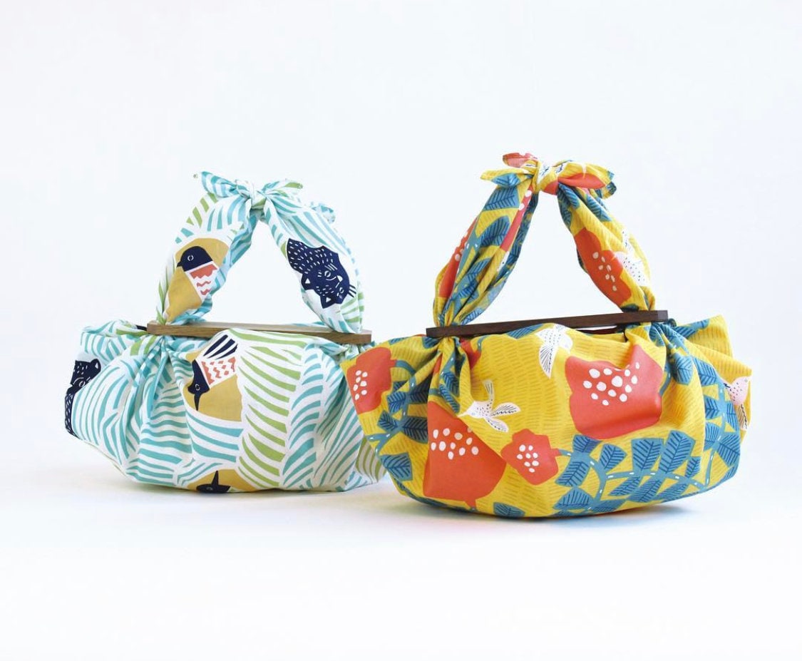 Furoshiki S 45 Cohare Hummingbird Yellow-red/ Sustainable
