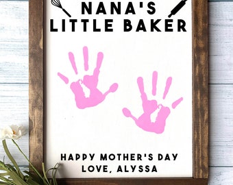 Nanas kleiner Bäcker - Muttertagsgeschenk, Muttertag Holzschild, DIY Handabdruck Schild, Kinderhandabdruck Schild, Geschenke für Oma