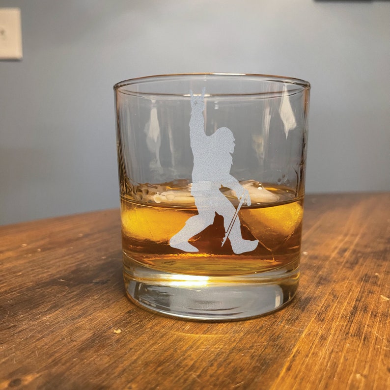 CityLimitDesigns Bigfoot Engraved Drinking Glass