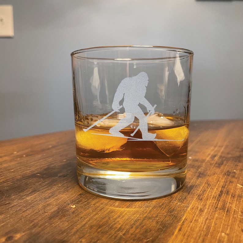 CityLimitDesigns Bigfoot Engraved Drinking Glass - Thumbnail 3