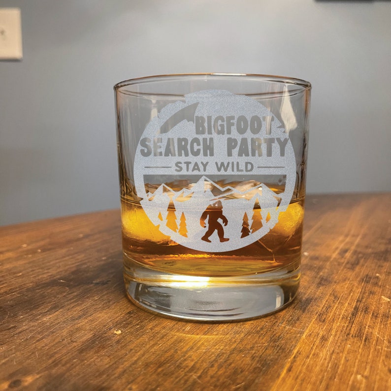 CityLimitDesigns Bigfoot Engraved Drinking Glass - Thumbnail 2
