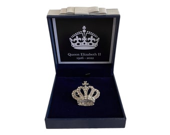 Queen Elizabeth Crown Memorial Brooch 2022  Platinum Jubilee Keepsake Gift Souvenir Queens Mum Nan Gran Brooch Boxed Gift Set  UK Seller