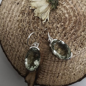 Boucles d&#39;oreilles en Prasiolites Naturelles taille ovale sur Argent 925. Real Prasiolite ear hook earrings. Handmade Prasiolite earrings