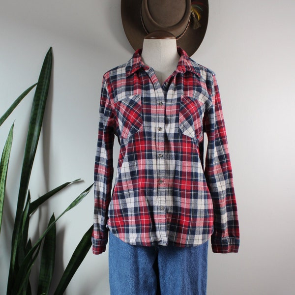 Vintage Y2K Women's Flannel | Size M | Vintage Victory Outfitters Early 2000s 00s Clothing Plaid Cotton Flannel Button Down Size Medium