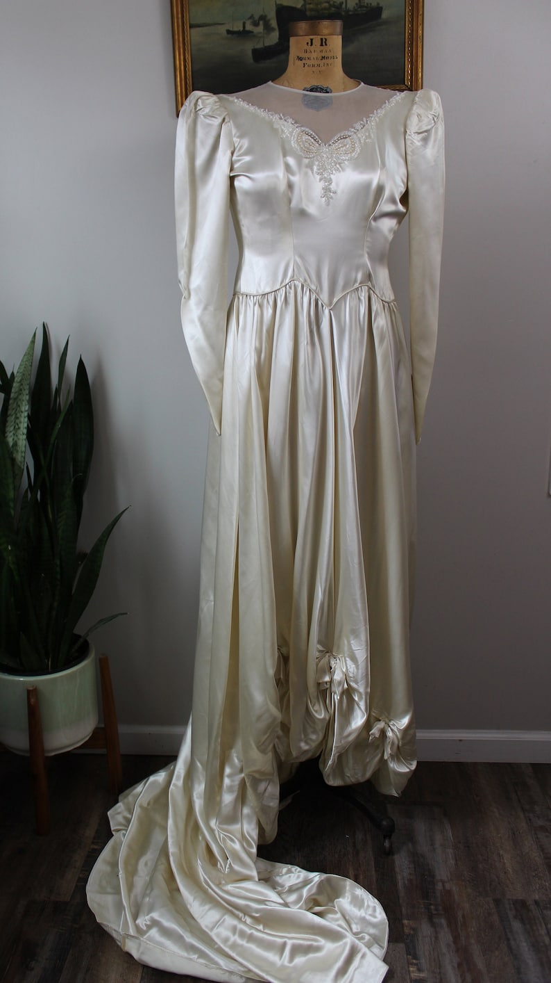 Timeless Vintage Wedding Dresses XS: Elegance in Every Stitch