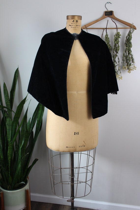 Antique Victorian Velvet Cape | One Size | Black … - image 2