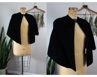 黒ベルベットのビクトリア朝ケープ、ベルベットとレースのゴシック喪服