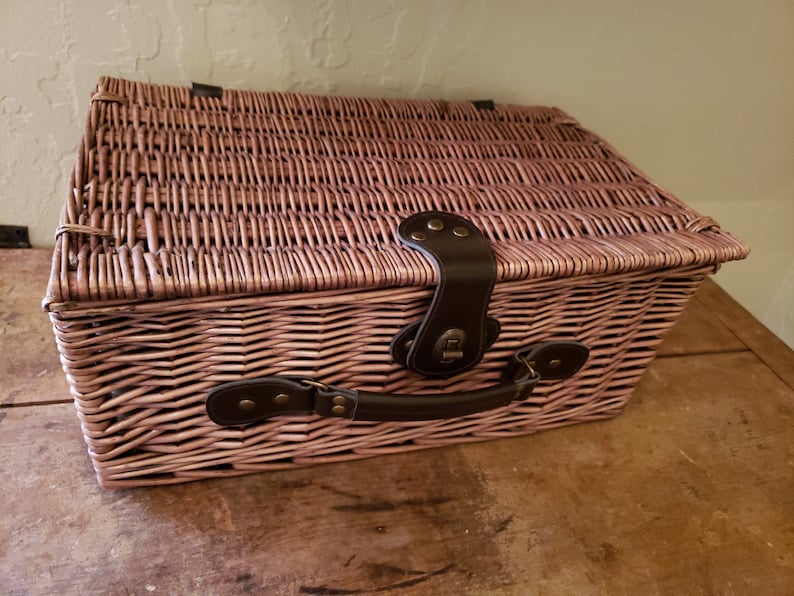 Vintage Picnic Basket for 2