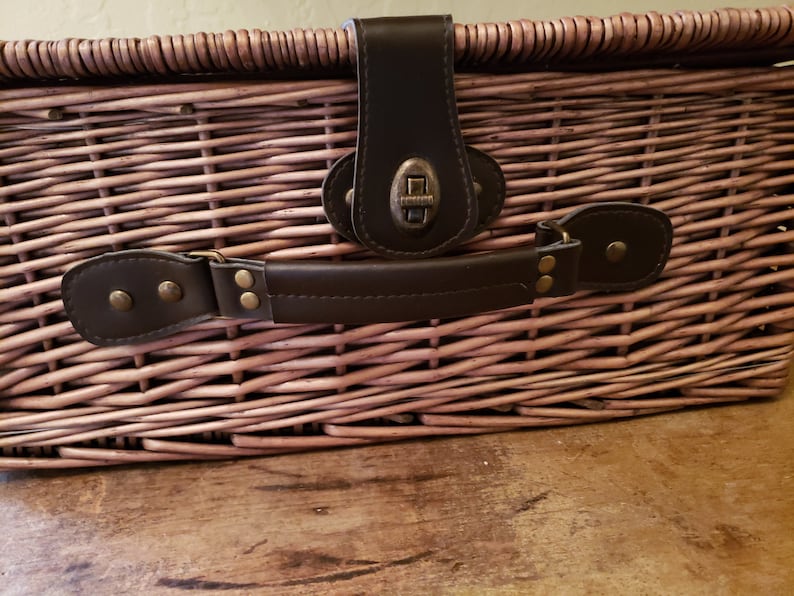 Vintage Picnic Basket for 2