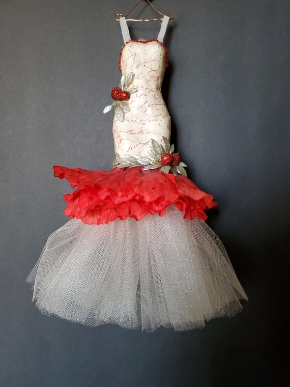 Assemblage dress clearance