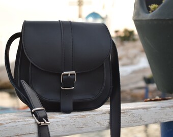 ladies leather saddle bag