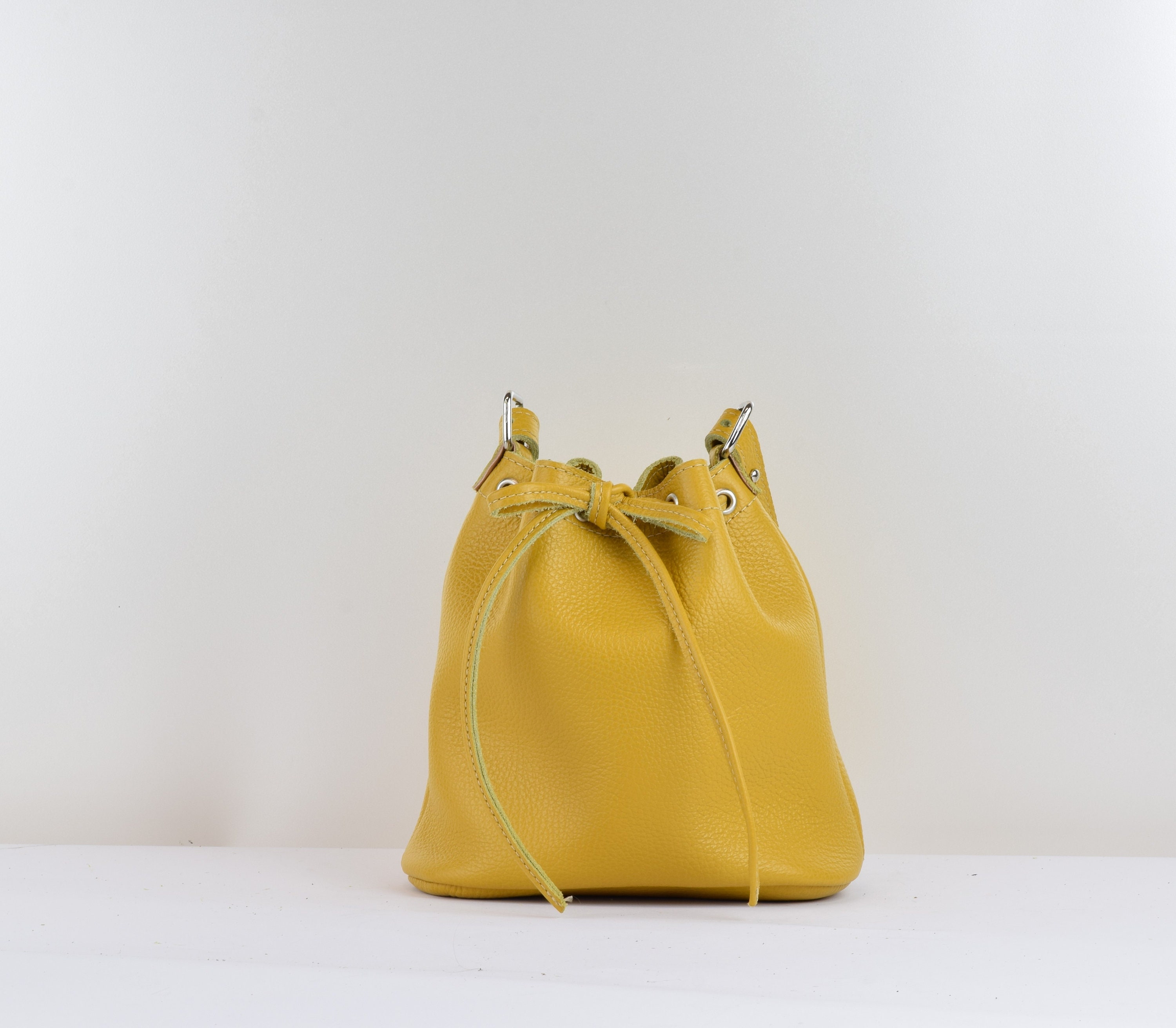 ショルダーバッグ・ポシェット JILLSTUART [NEW PAPER GOLD] COW LEATHER SHOULDER BAG BBH5595 JILLSTUART [NEW PAPER GOLD] COW LEATHER SHOULDER BAG BBH5595