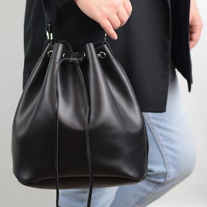 leather bucket bag,leather black bag,bucket bag,gift for her,womens leather bag,leather shoulder bag,leather pouch bag,black bucket bag