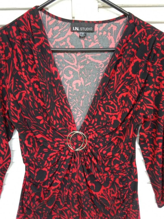 I. N. Studio Dressy Top/Size Medium/Black and Red