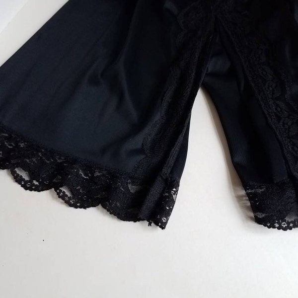 Petti Pants/Bloomers/Lacy Romantic Black Slip/Knickers/Under Pants