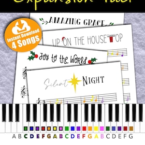 Op de afbeelding: Kleurgecodeerde beginners piano bladmuziek voor vier kerstliedjes: Amazing Grace, Up on the Housetop, Joy to the World en Silent Night. De bladmuziek is gedrukt op wit papier en bevat een pianotoetsenbord met kleurgecodeerde toetsen.