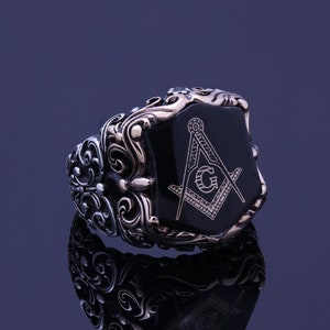 Mens Freemason Ring Personalized Square and Compass Masonic Ring Shield Letter G Jewelry Custom Silver Ring For Mason Design Crest Signet