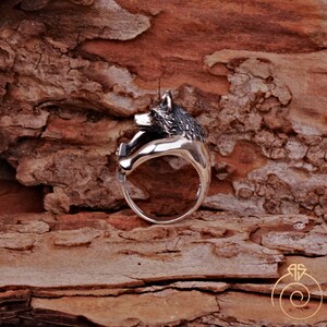 Mens Animal Signet Ring Vintage Wolf Head Jewelry Black Stone Hug to ...