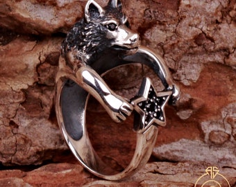 Mens Animal Signet Ring Vintage Wolf Head Jewelry Black Stone Hug To Star Ring Silver For Men Biker Guard Ring Star Cool Ritual Spirit Ring