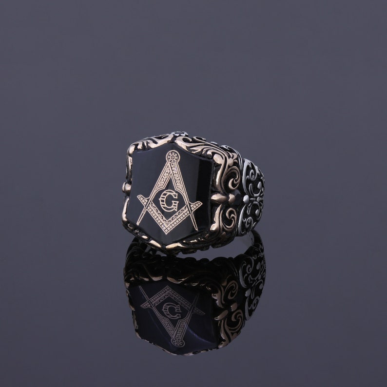 Men's 10k Yellow Gold Freemason Ring – Square And Compass Blue Stone Masonic Ring, Size 8