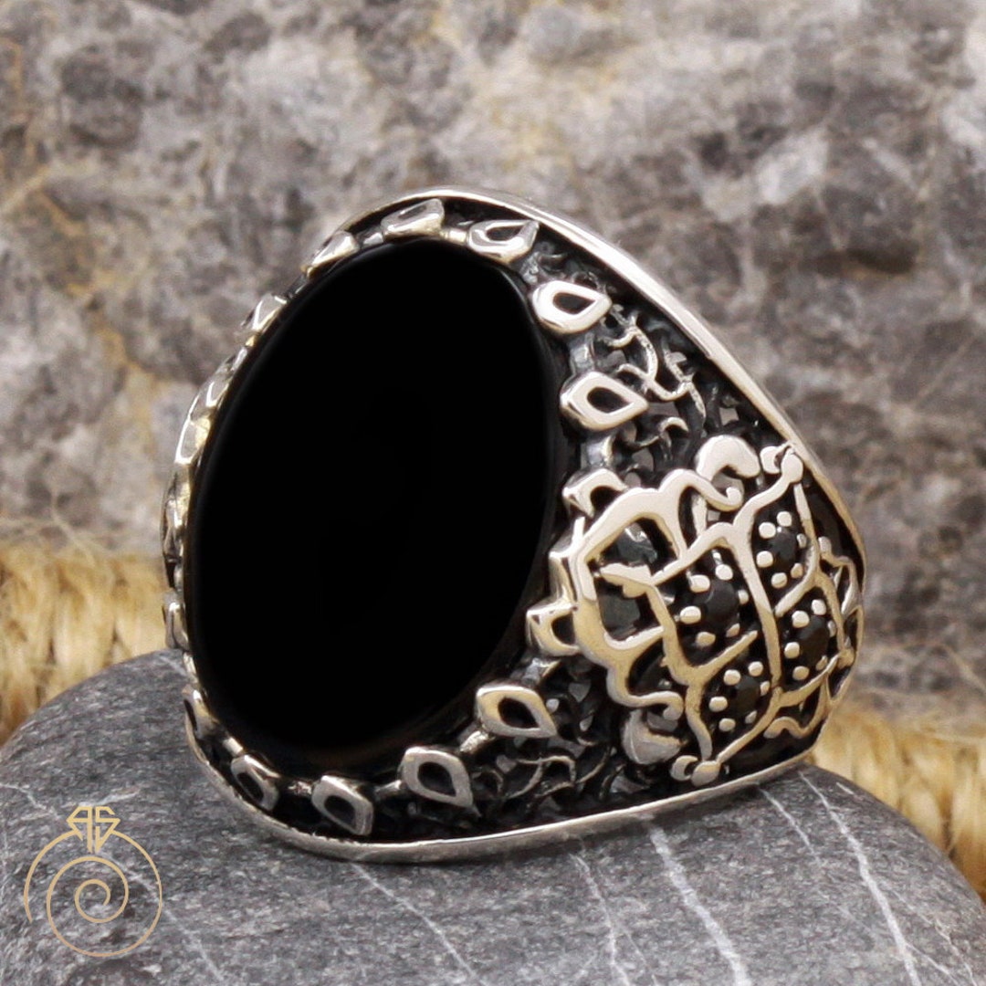 Anillo de piedra negra para hombres anillo de compromiso - Etsy España