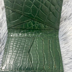 Monedero largo hecho a mano de cuero verde oscuro con tarjetero de doble cara