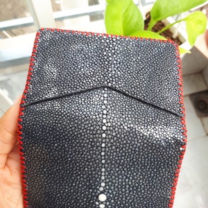 Titular de la tarjeta de crédito de cuero blanco y negro hecho a mano DOBLE LADO Genuino (cualquier color)