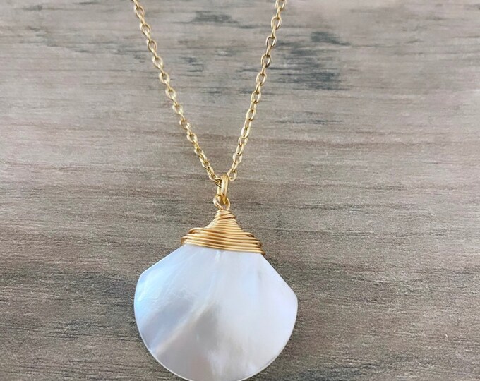 Gold steel necklace / genuine pearlescent pendant