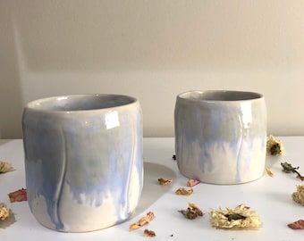 Taza simple hecha a mano por Tiffany Stephens Art