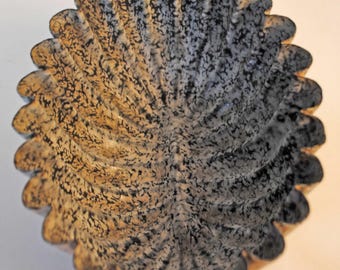 Antique Graniteware Oval Flutted Pudding Mold Mottled Gray Enamelware, Baking Mold