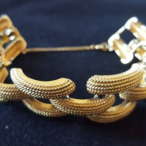 Vintage MONET Bracelet Gold Tone, Signed, Beautiful rope / link style with safety chain