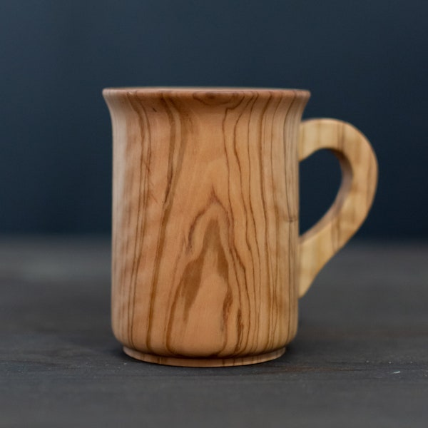 Élégante tasse en bois d’olivier