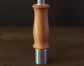 Elegante frantoio per pepe di legno di ulivo