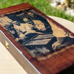 Traditional Mahagony Backgammon Game Set - Gravoura - &quot;The Old Greek Players&quot;- Medium Size - Gifts