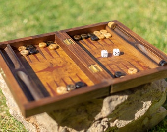 Série Premium de l'ancien jeu de backgammon et d'échecs en bois d'olivier | Ensemble de jeu en bois en vieux bois d'olivier Taille Mini