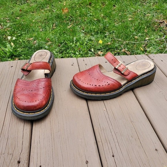 Dr martens deals clog