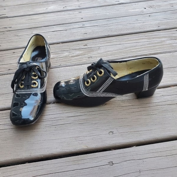 Vintage 60s Mid Century Montgomery Ward Black Faux Patent Leather Oxford Heels