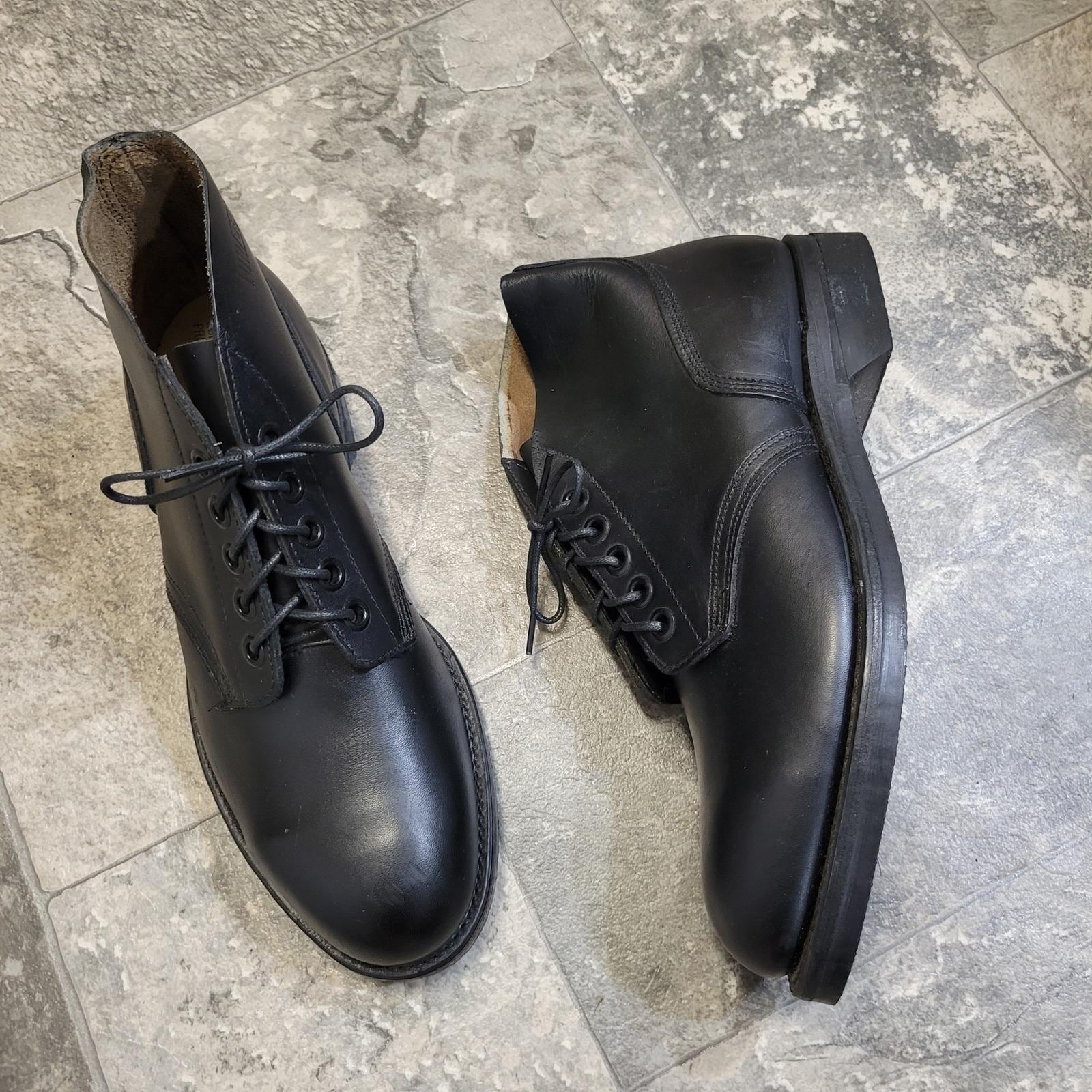 US Military Vintage 1979 Steel Toe Flight Deck Parade Boots Black Leather‎ 10 R 70s Dated 1979 Vtg Black Leather Combat Boots Lace up Ankle  main image 2
